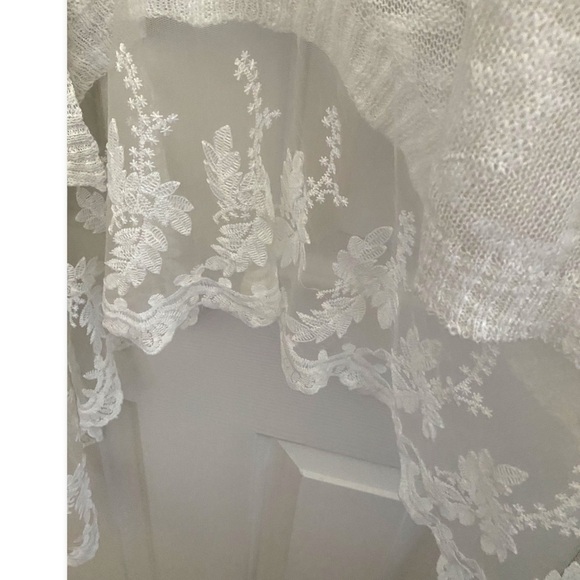 Beautiful Lace Cardigan - Picture 2 of 4